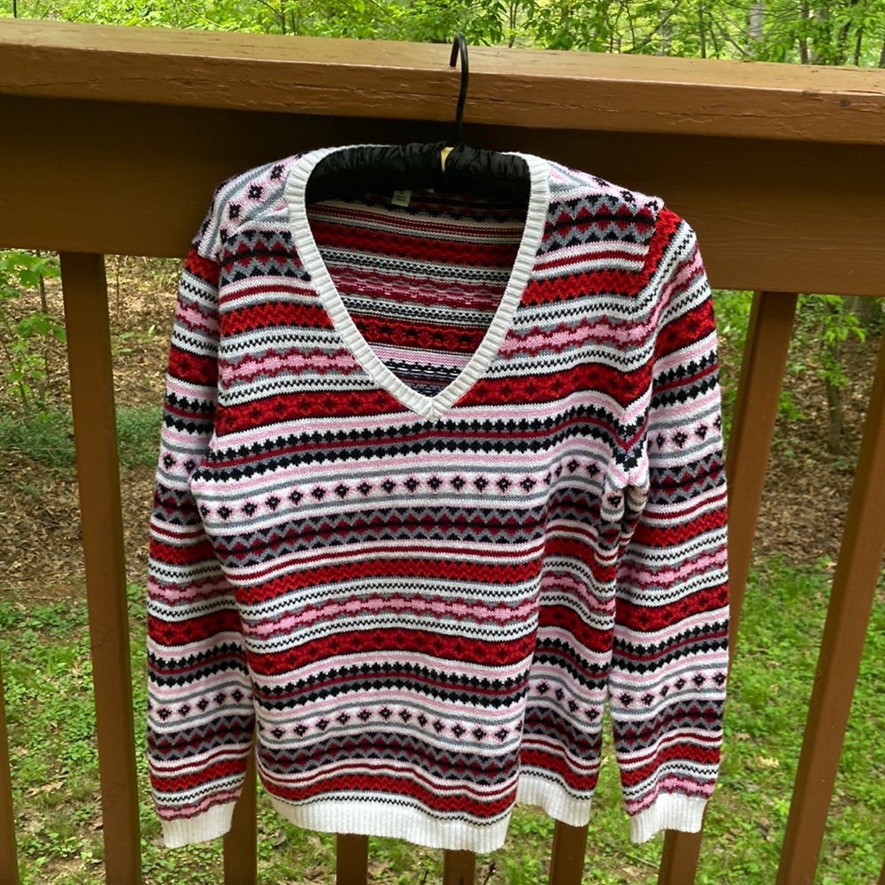 Croft & Barrow pink and red v neck sweater